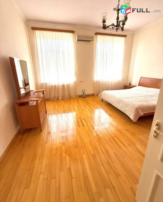 LA11518 Վարձով 4 սենյականոց բնակարան Աբովյան փողոցում