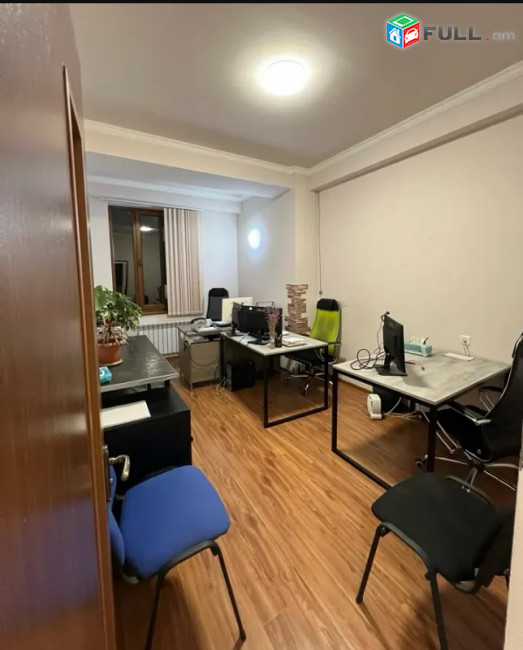 LA11547 Վարձով 3 սենյականոց բնակարան Ադոնցի փողոցում, նորակառույց շենքում 