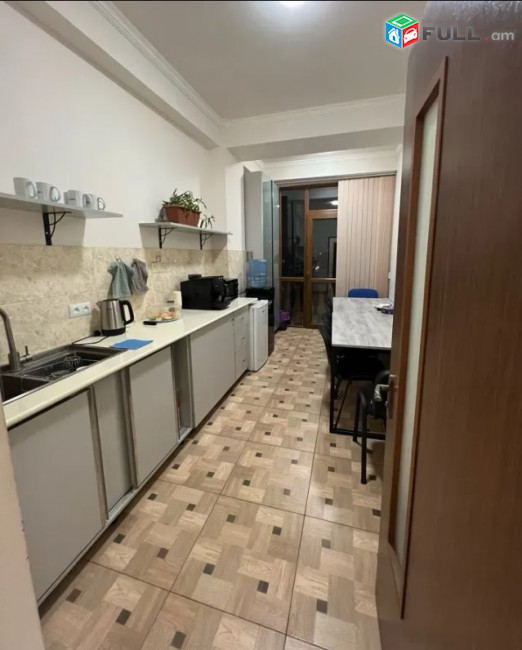 LA11547 Վարձով 3 սենյականոց բնակարան Ադոնցի փողոցում, նորակառույց շենքում 