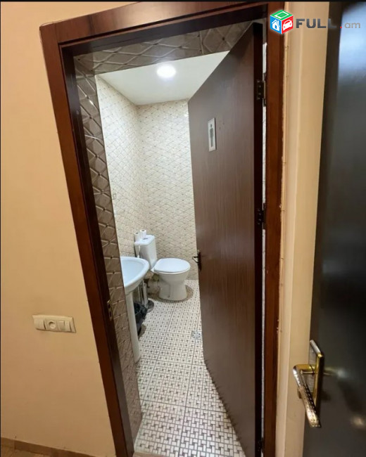LA11547 Վարձով 3 սենյականոց բնակարան Ադոնցի փողոցում, նորակառույց շենքում 