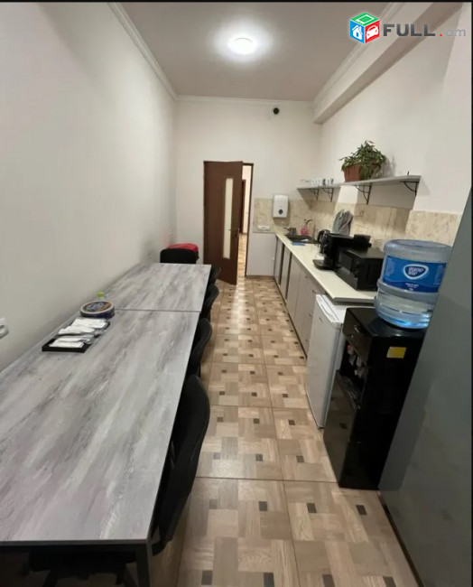 LA11547 Վարձով 3 սենյականոց բնակարան Ադոնցի փողոցում, նորակառույց շենքում 