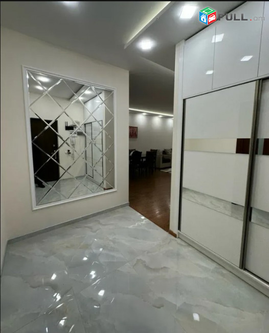 LA11567 Վարձով 3 սենյականոց բնակարան նորակառույց շենքում Արամի փողոցում