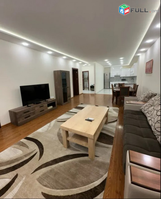 LA11567 Վարձով 3 սենյականոց բնակարան նորակառույց շենքում Արամի փողոցում