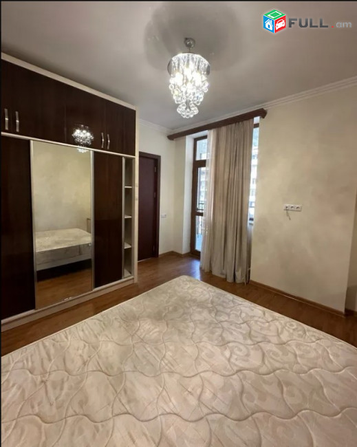 LA11567 Վարձով 3 սենյականոց բնակարան նորակառույց շենքում Արամի փողոցում