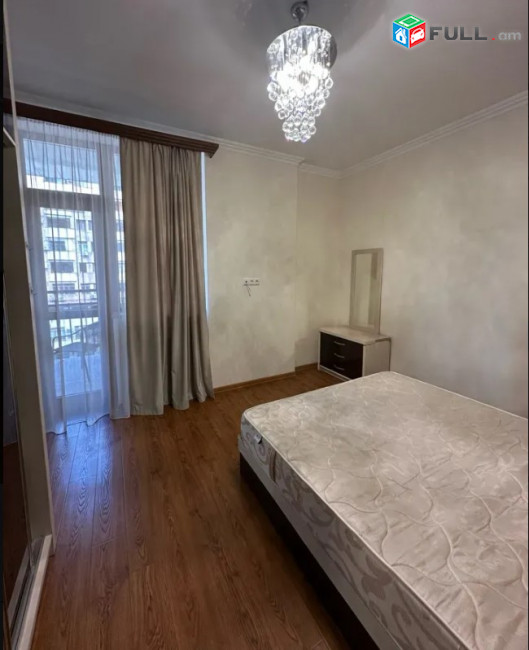 LA11567 Վարձով 3 սենյականոց բնակարան նորակառույց շենքում Արամի փողոցում