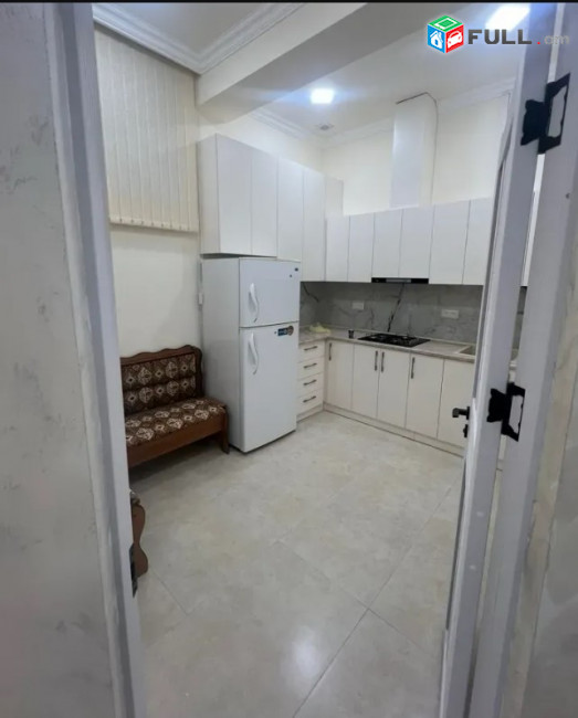 LA11574 Վարձով 60 քմ. կիսակուղային տարածք Արշակունյաց պողոտայում