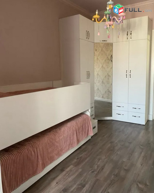 LA11612 Վարձով 3 սենյականոց բնակարան Վարդանանց փողոցում