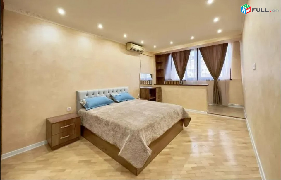 LA11618 Վարձով 3 սենյականոց բնակարան Նալբանդյան փողոցում 