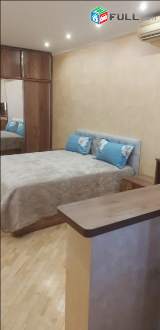 LA11618 Վարձով 3 սենյականոց բնակարան Նալբանդյան փողոցում 