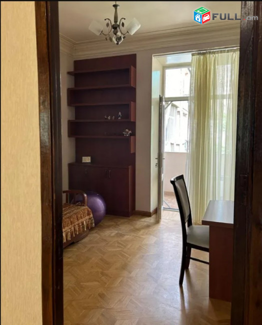 LA11631 Վարձով 4 սենյականոց բնակարան Թումանյան փողոց, Կինո Մոսկվայի դիմաց