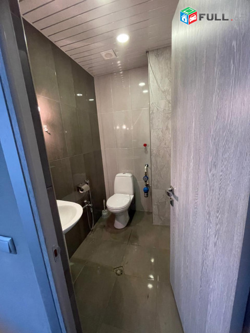 LA11632 Վարձով 75 քմ տարածք Վիկտոր Համբարձումյան փողոց