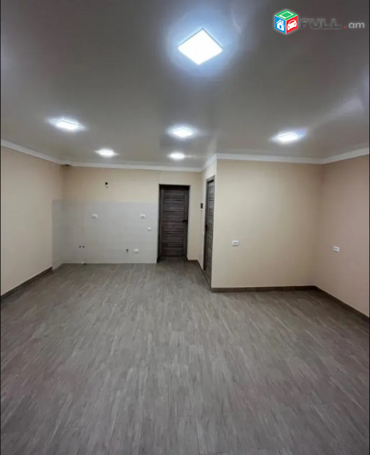 LA11672  Վարձով 87 քմ. Կոմերցիոն անշարժ գույք Վիկտոր Համբարձումյան փողոցում