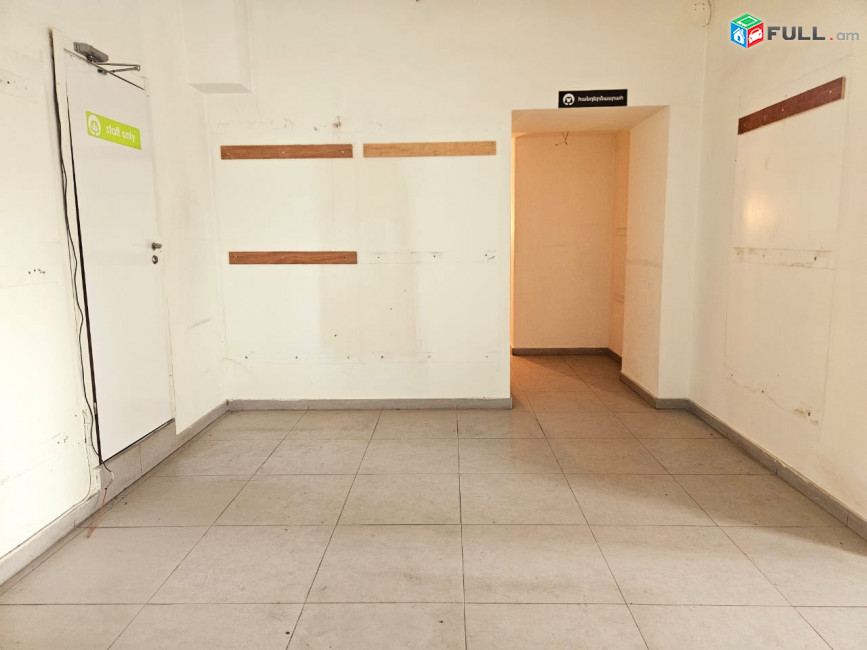 LA11656 Վարձով 337 քմ. Կոմերցիոն տարածք Իսահակյան փողոց , Երտասարդական մետրոյի հարևանությամբ