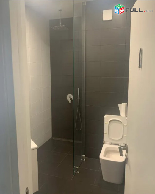 LA11673 Վարձով 204 քմ. Գրասենյակային տարածք Հրաչյա Քոչարի փողոցում