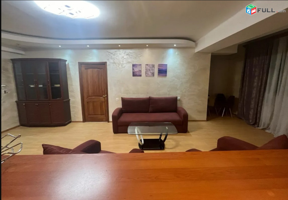 LA11735 Օրավարձով 3 սենյականոց բնակարան Մաշտոցի պողոտա , Օպերայի հարևանությամբ