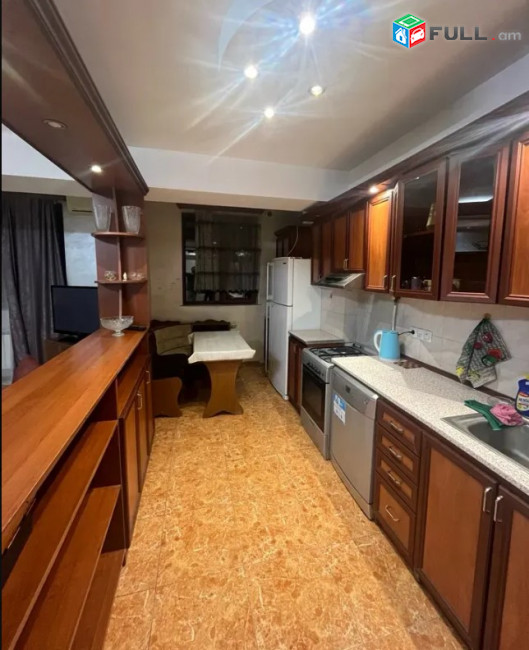 LA11735 Օրավարձով 3 սենյականոց բնակարան Մաշտոցի պողոտա , Օպերայի հարևանությամբ