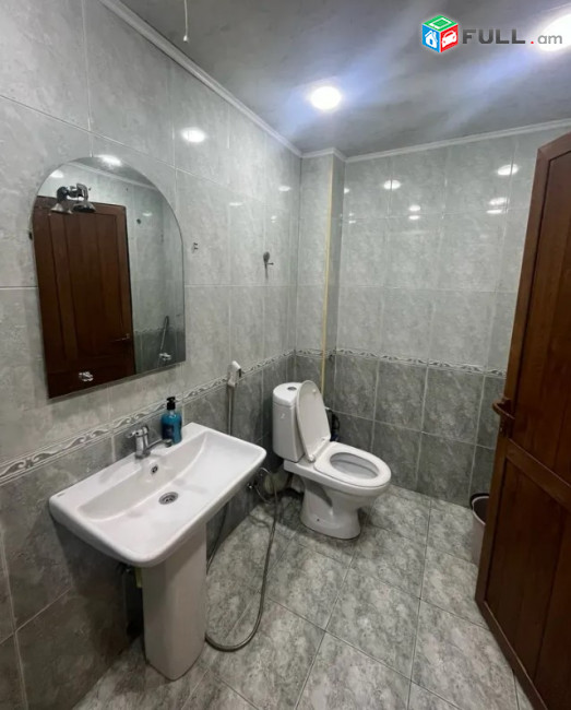 LA11735 Օրավարձով 3 սենյականոց բնակարան Մաշտոցի պողոտա , Օպերայի հարևանությամբ
