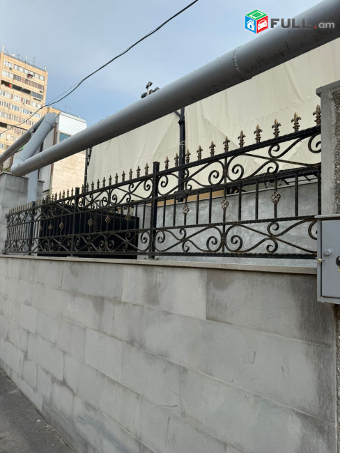 LA11967 Վարձով 5 սենյականոց 3 հարկանի քարե տուն Հրանտ Շահինյան փողոցում կենտրոնում