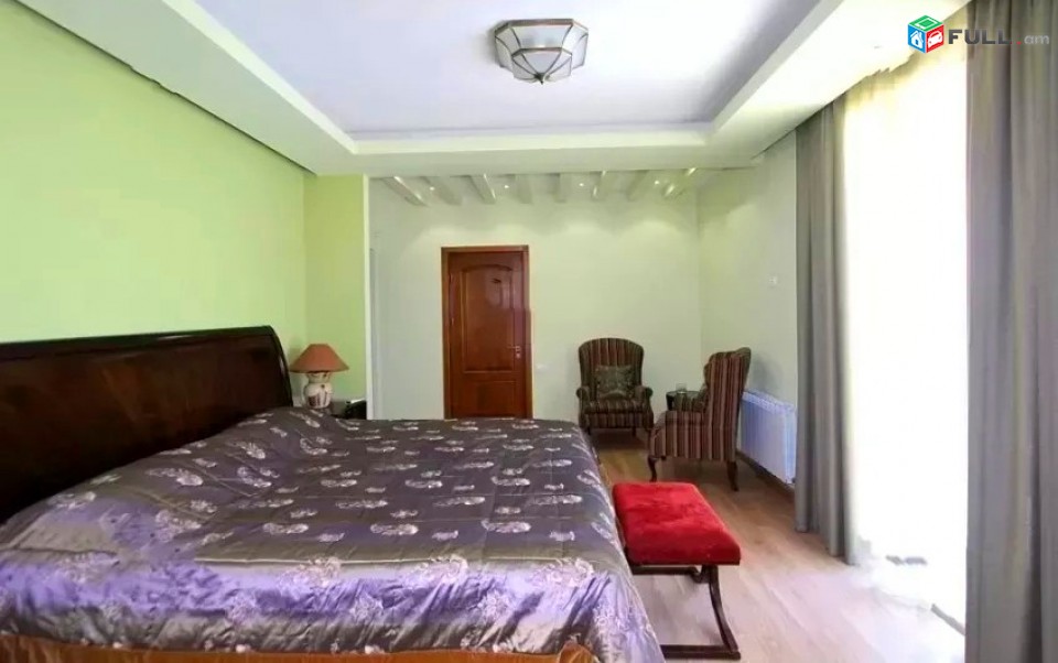 Կոդ 81268  Երկու հարկանի քարե տուն, Վահագնի Թաղամաս կենտրոնում, 500 ք.մ., 3+ սանհանգույց, կապիտալ վերանորոգված