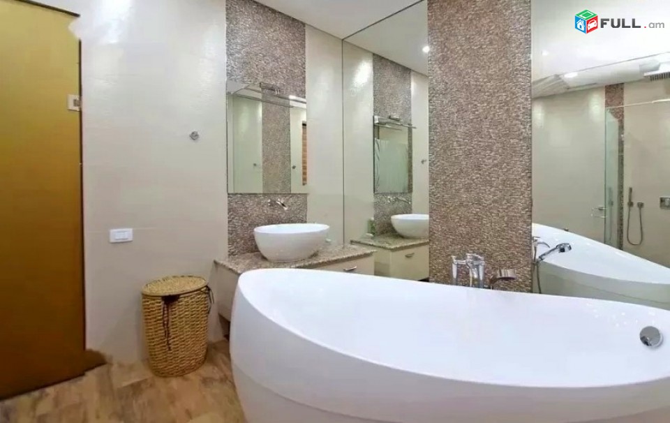 Կոդ 81268  Երկու հարկանի քարե տուն, Վահագնի Թաղամաս կենտրոնում, 500 ք.մ., 3+ սանհանգույց, կապիտալ վերանորոգված