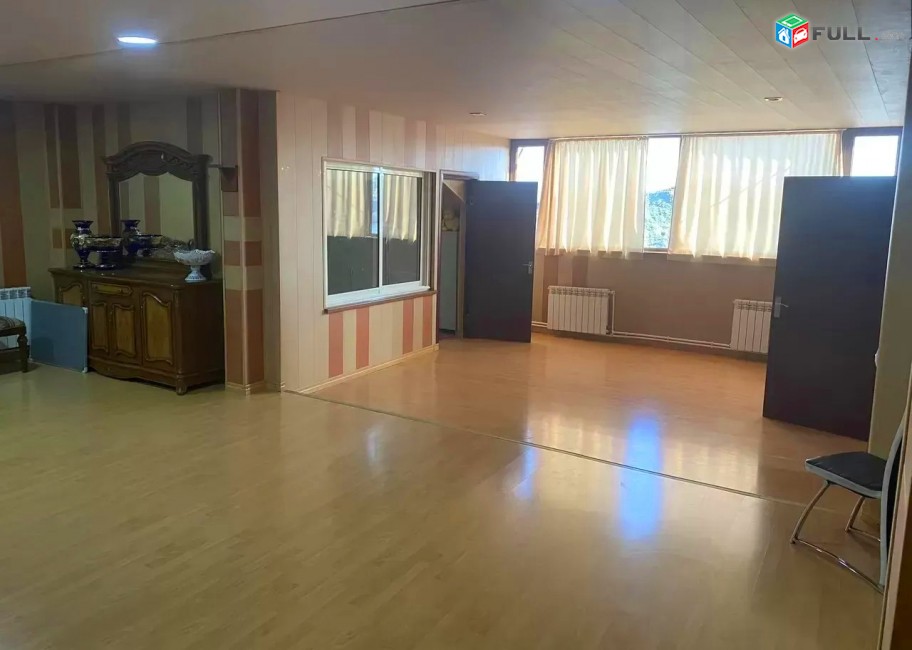 Կոդ 81341  Երկու հարկանի տուն Այգեձորի փողոցում կենտրոնում, 350 ք.մ., 2 սանհանգույց