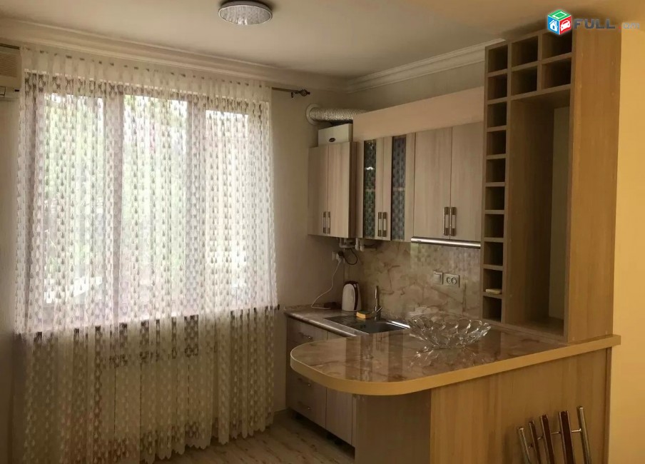Կոդ 81628  Գրիգոր Լուսավորիչ փողոց 2 սեն. բնակարան փակ շուկայի հարևանությամբ