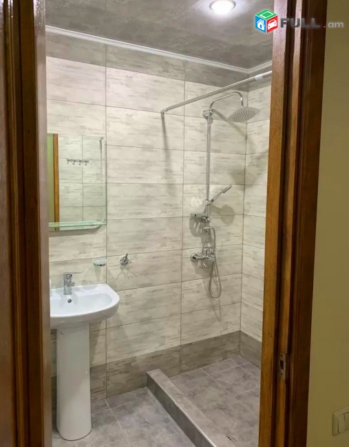 Կոդ 81698  Չարենց փողոց 3 սեն. բնակարան for rent Charenc st.