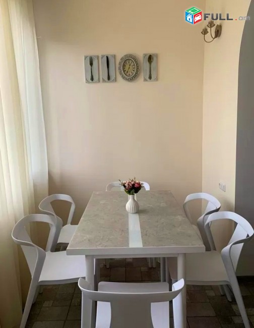 Կոդ 81698  Չարենց փողոց 3 սեն. բնակարան for rent Charenc st.