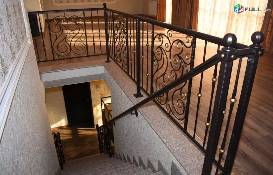 Կոդ HM11  Երկու հարկանի տուն Քաջազնունի փողոցում կենտրոնում, 600 ք.մ., 3+ սանհանգույց