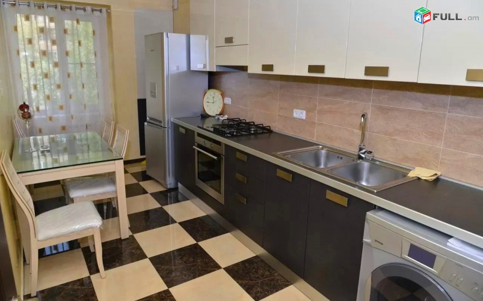 Կոդ HM217 Խորենացի փողոց 3 սեն. բնակարան Ոսկու շուկայի հարևանությամբ