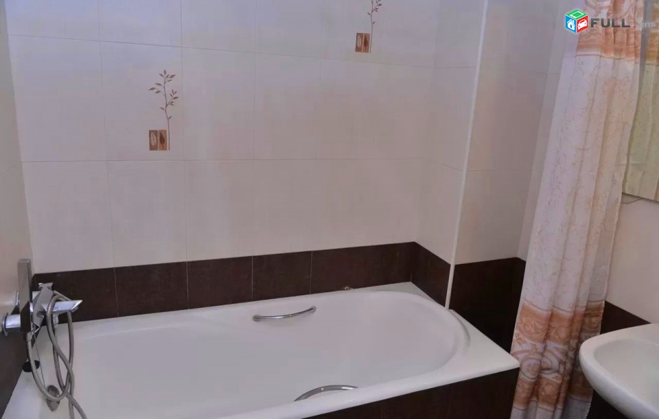 Կոդ HM217 Խորենացի փողոց 3 սեն. բնակարան Ոսկու շուկայի հարևանությամբ