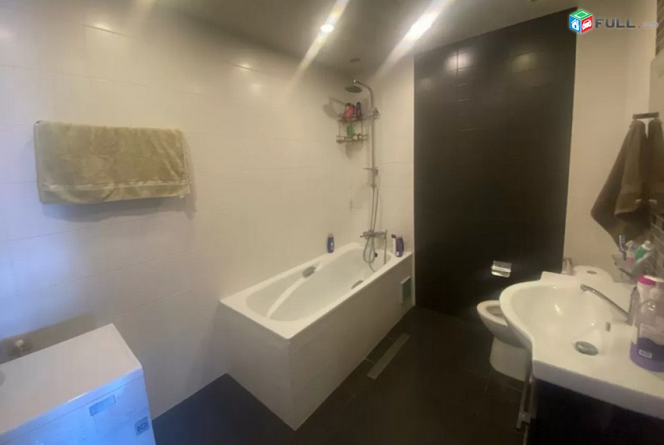 AK1043 3 սենյականոց բնակարան նորակառույց շենքում Անաստաս Միկոյանի փողոցում, 76 ք.մ., բարձր առաստաղներ