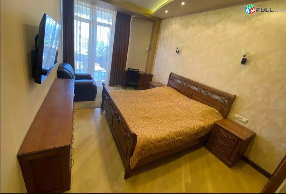 AK1129 4 սենյականոց բնակարան նորակառույց շենքում կենտրոնում, 190 ք.մ., 2 սանհանգույց, բարձր առաստաղներ