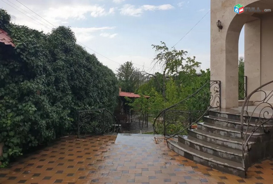 АК1133 Երեք հարկանի քարե ամառանոց Նորքի Այգիներ փողոցում Նորք Մարաշում, 200 ք.մ., 3+ սանհանգույց