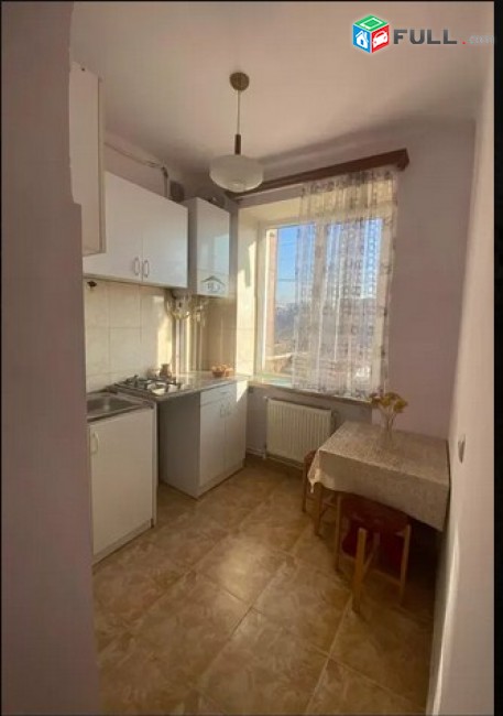 AKAK2278 բնակարան Հալաբյան փողոցում, 32 ք.մ., 2/4 հարկ, եվրովերանորոգված, քարե շենք