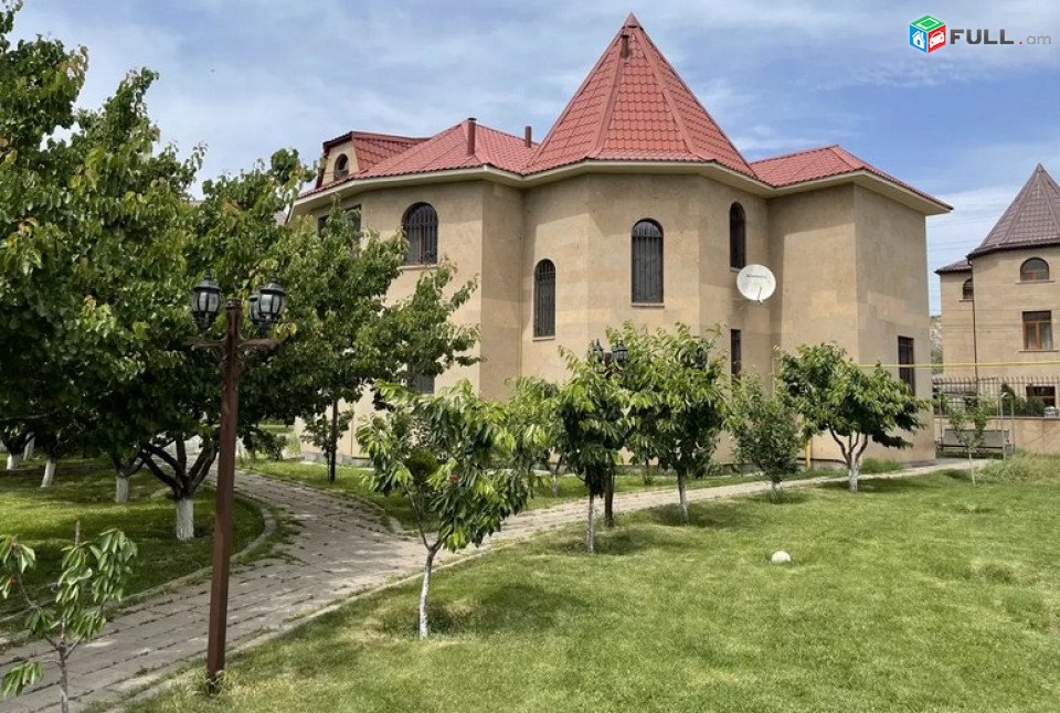 AK2677  Երկու հարկանի քարե տուն, Դավիթ Բեկի փողոցում