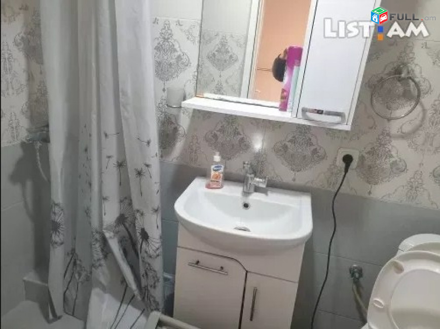 AK2714   բնակարան Դավիթ Բեկի փողոցում, 44 ք.մ., եվրովերանորոգված, քարե շենք, 2 սենյականոց 