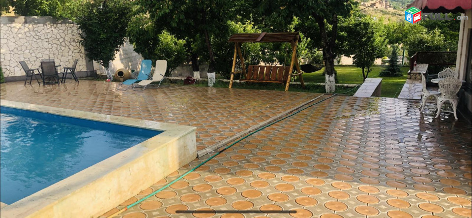 AK2809  Երեք հարկանի քարե տուն Պտղնիում