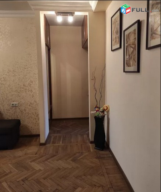 AK2813   բնակարան Պուշկինի փողոցում, 71 ք.մ., 5/9 հարկ, եվրովերանորոգված, 2 սենյականոց 