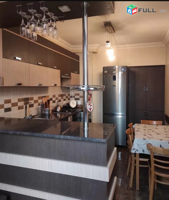 AK2813   բնակարան Պուշկինի փողոցում, 71 ք.մ., 5/9 հարկ, եվրովերանորոգված, 2 սենյականոց 