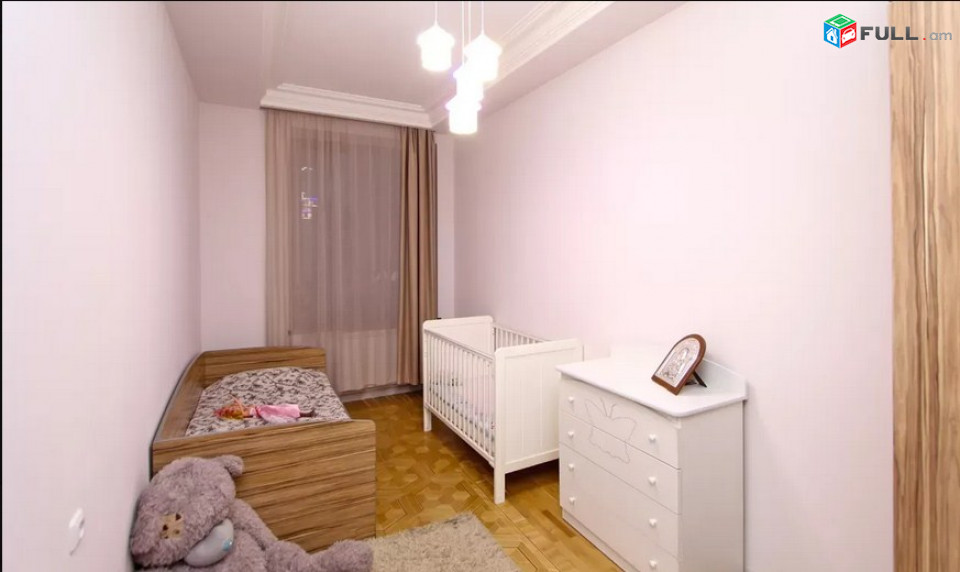 AK2835   բնակարան Սայաթ-Նովայի պողոտայում, 90ք.մ., բարձր առաստաղներ, կապիտալ վերանորոգված, 4 սենյականոց