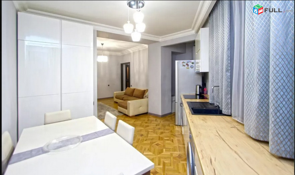 AK2835   բնակարան Սայաթ-Նովայի պողոտայում, 90ք.մ., բարձր առաստաղներ, կապիտալ վերանորոգված, 4 սենյականոց
