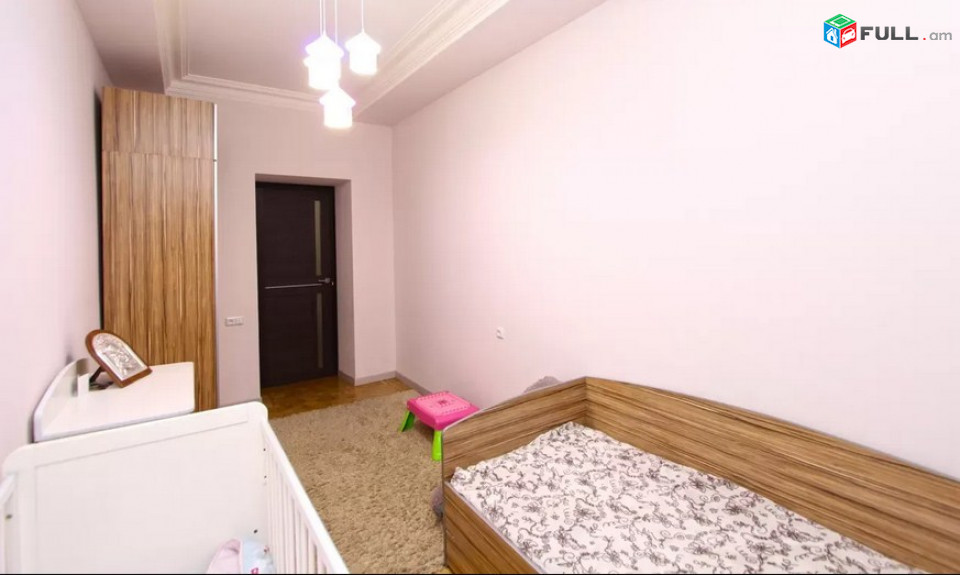 AK2835   բնակարան Սայաթ-Նովայի պողոտայում, 90ք.մ., բարձր առաստաղներ, կապիտալ վերանորոգված, 4 սենյականոց