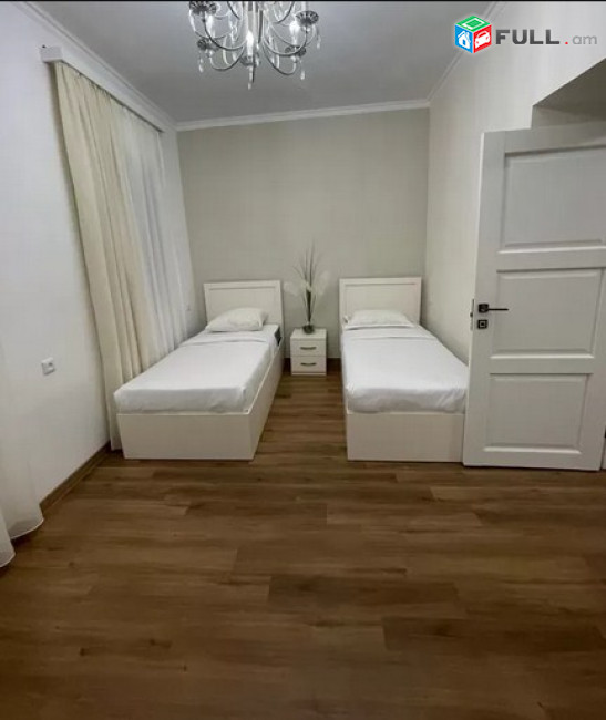 AK3040   Մեկ հարկանի քարե տուն Էրեբունիում, 130 ք.մ., դիզայներական ոճով վերանորոգված