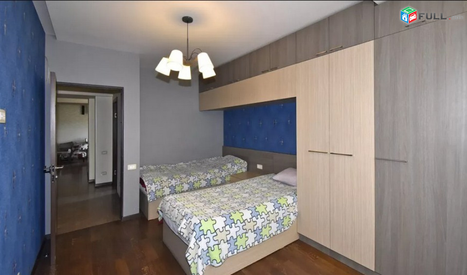 AK4026    բնակարան Սայաթ-Նովայի պողոտայում, 86 ք.մ., նախավերջին հարկ, 3 սենյականոց