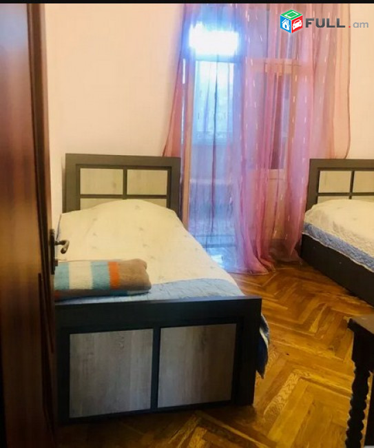 AK4038   բնակարան Մոսկովյան փողոցում,  մի քանի պատշգամբ, 4 սենյականոց