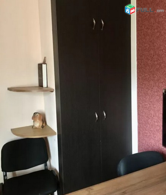AK4139  Երկու հարկանի քարե տուն Ռայնիսի փողոցում Քանաքեռ Զեյթունում, 100 ք.մ., 2 սանհանգույց