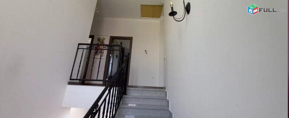 AK4153  Երեք հարկանի տուն Ղափանցյան փողոցում Արաբկիրում, 330 ք.մ., 2 սանհանգույց