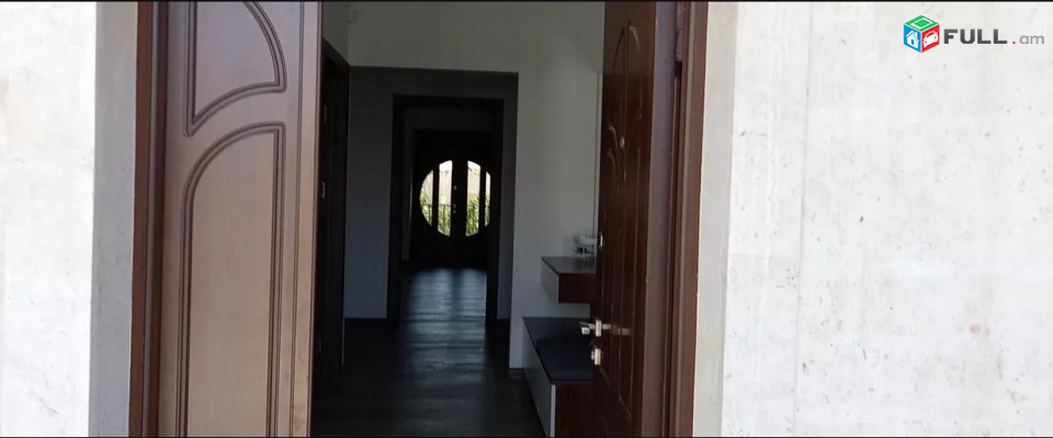 AK4153  Երեք հարկանի տուն Ղափանցյան փողոցում Արաբկիրում, 330 ք.մ., 2 սանհանգույց
