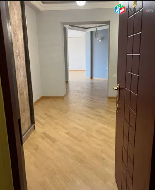 AK4271  Ընդարձակ 5 սենյականոց բնակարան նորակառույց շենքում կենտրոնում, 261 ք.մ., 2 սանհանգույց